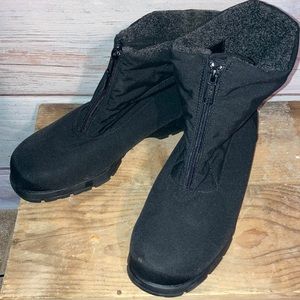 12WW black zip up winter boot by Toe Warmers